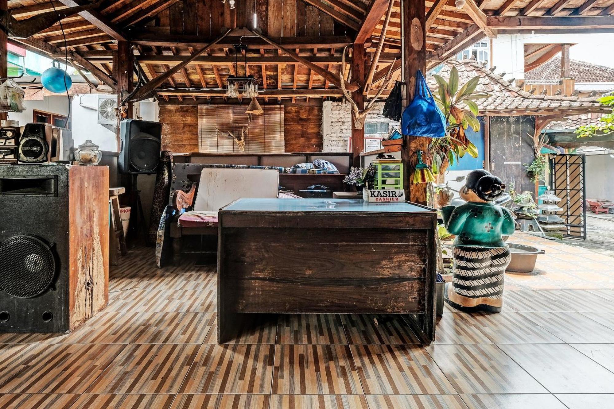 Spot On 91916 Joglo Doyong Homestay Syariah Джок'якарта Екстер'єр фото