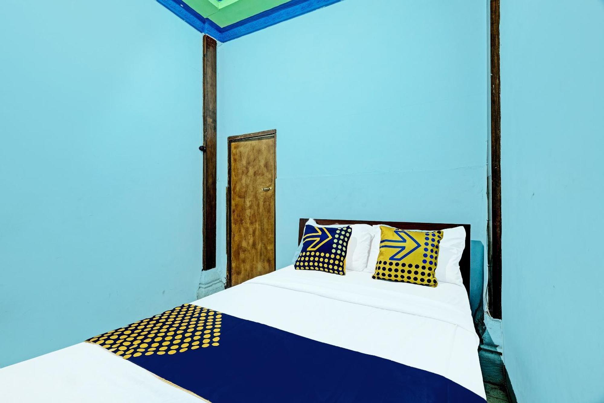 Spot On 91916 Joglo Doyong Homestay Syariah Джок'якарта Екстер'єр фото