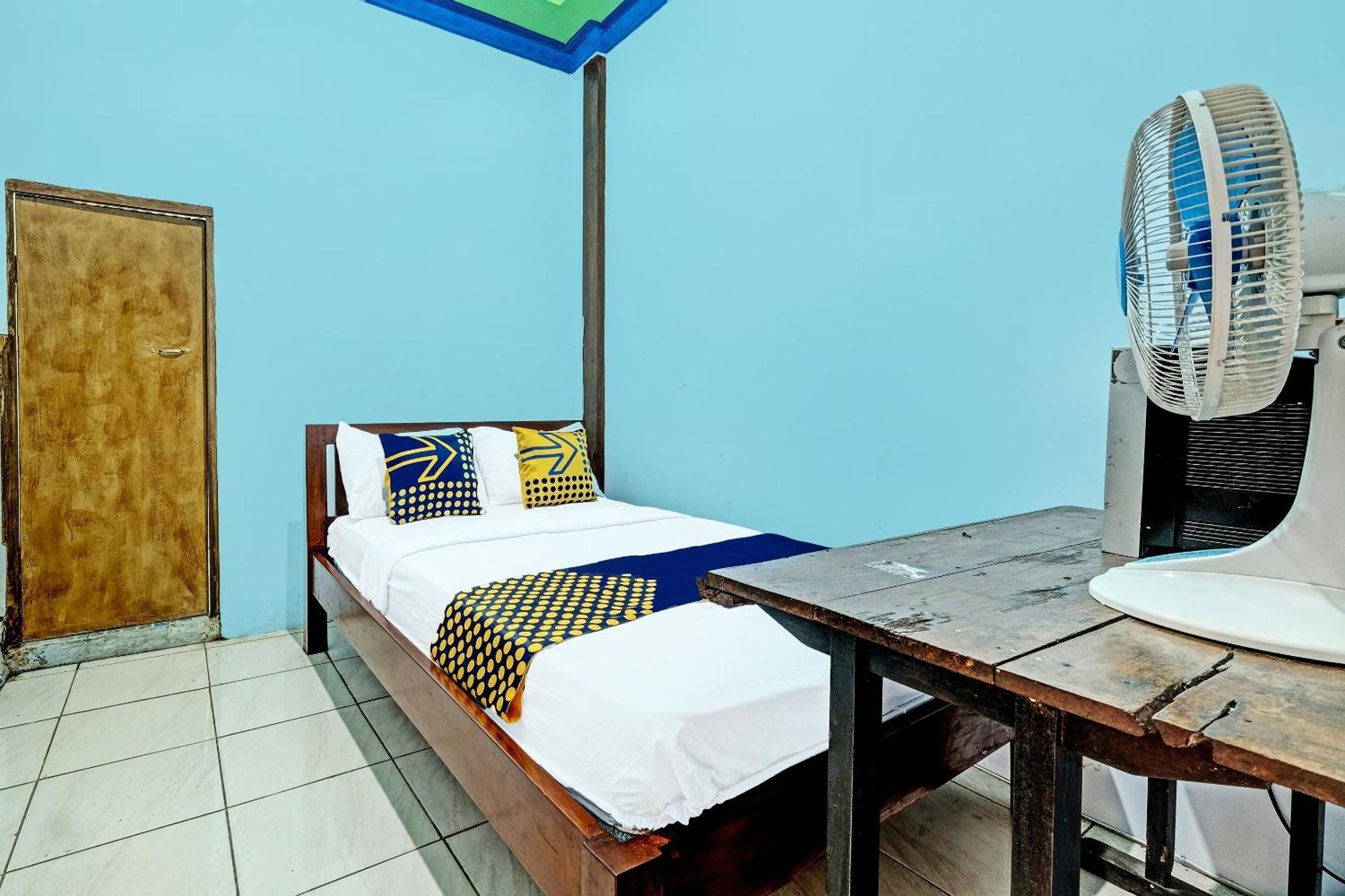 Spot On 91916 Joglo Doyong Homestay Syariah Джок'якарта Екстер'єр фото