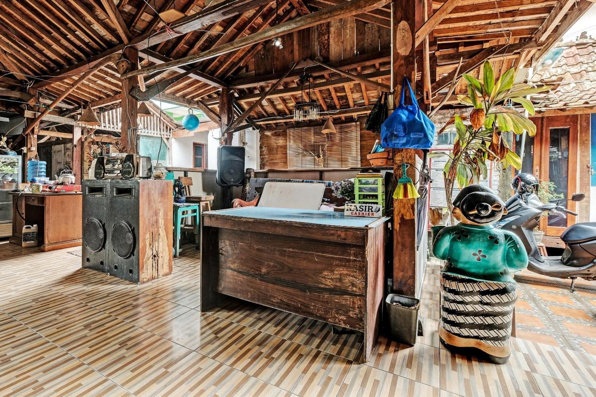 Spot On 91916 Joglo Doyong Homestay Syariah Джок'якарта Екстер'єр фото